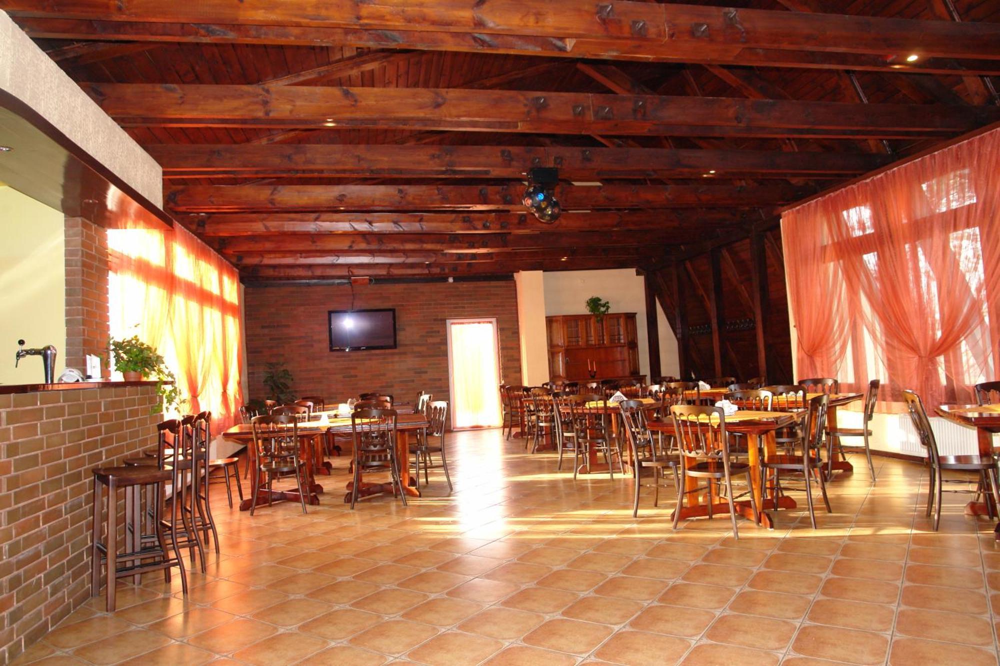 Zamość Hotel Junior מראה חיצוני תמונה