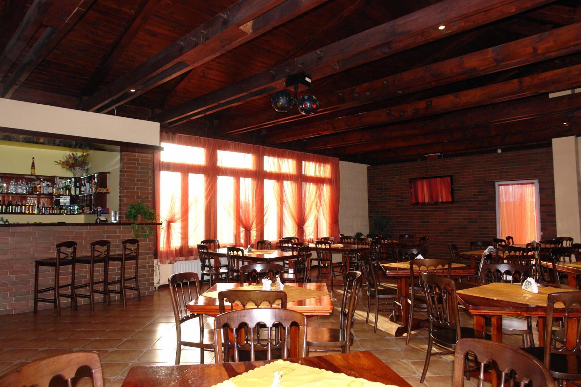 Zamość Hotel Junior מראה חיצוני תמונה