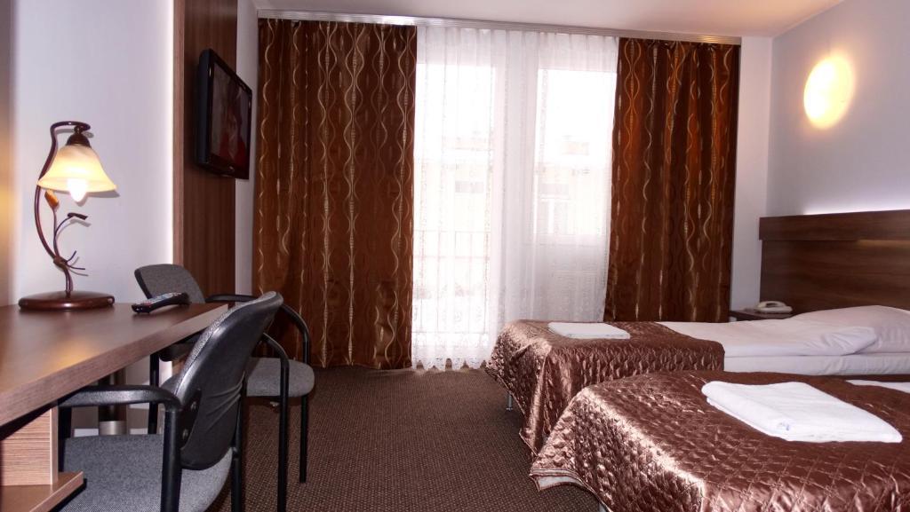 Zamość Hotel Junior מראה חיצוני תמונה